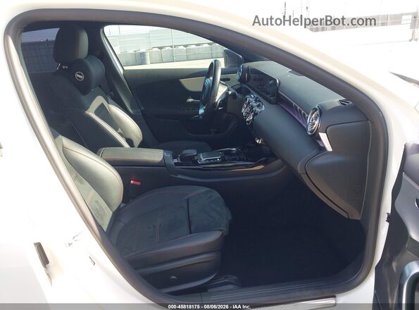 W1K3G5BB8MJ275643 2021 MERCEDES-BENZ AMG A 35 White Widok wnętrza z przodu