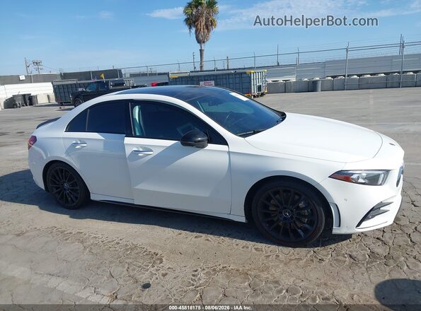 W1K3G5BB8MJ275643 2021 MERCEDES-BENZ AMG A 35 White Widok wnętrza z tyłu