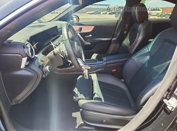 W1K5J4HB0SN510571 2025 MERCEDES-BENZ CLA-CLASS Черный Вид салона спереди