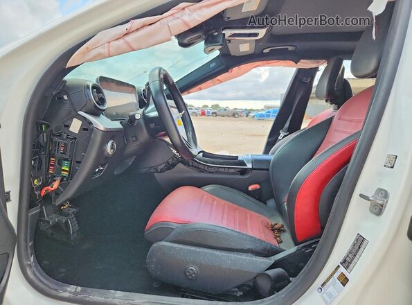 W1KAF4GB4RR180955 2024 MERCEDES-BENZ C White Vista interior delantera