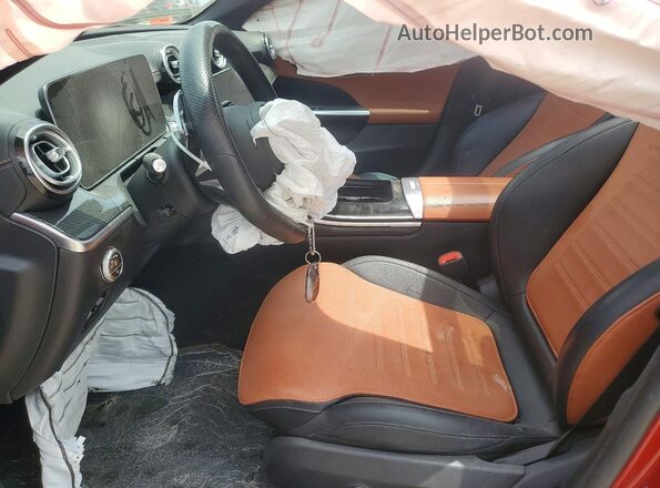 W1KAF4HB2NR050889 2022 MERCEDES-BENZ C Красный Вид салона спереди