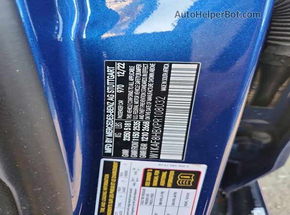 W1KAF8HBXPR108032 2023 MERCEDES-BENZ C Blue Vista del compartimento del motor