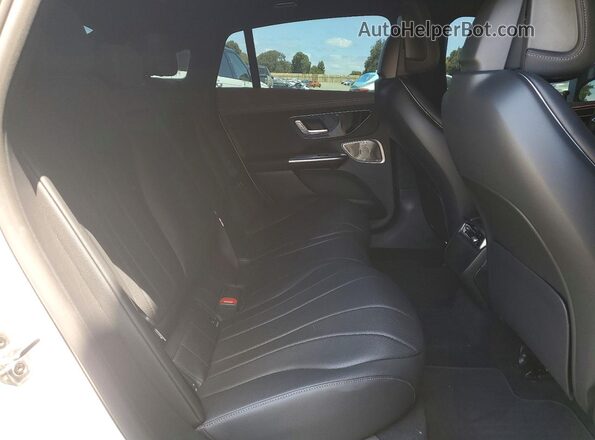 W1KEG1CB8RF044915 2024 MERCEDES-BENZ EQE White Vista de los asientos traseros