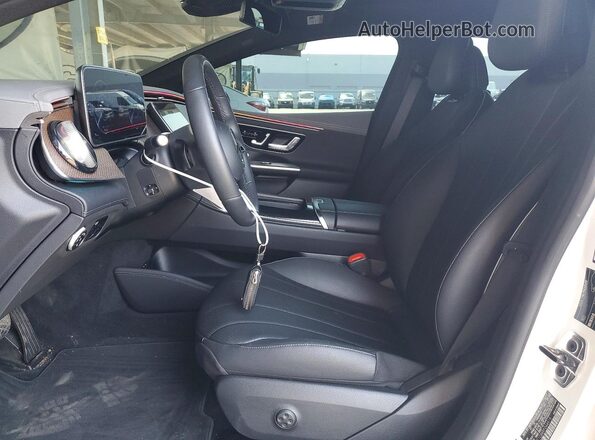 W1KEG1CB8RF044915 2024 MERCEDES-BENZ EQE White Vista interior delantera