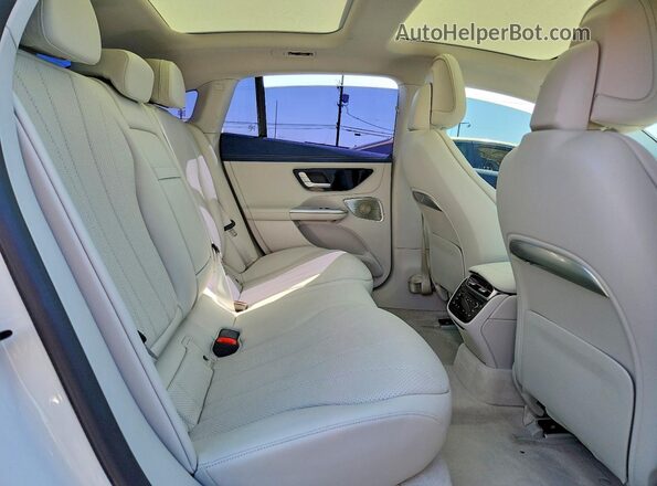 W1KEG2BB6RF057265 2024 MERCEDES-BENZ EQE White Widok tylnych siedzeń