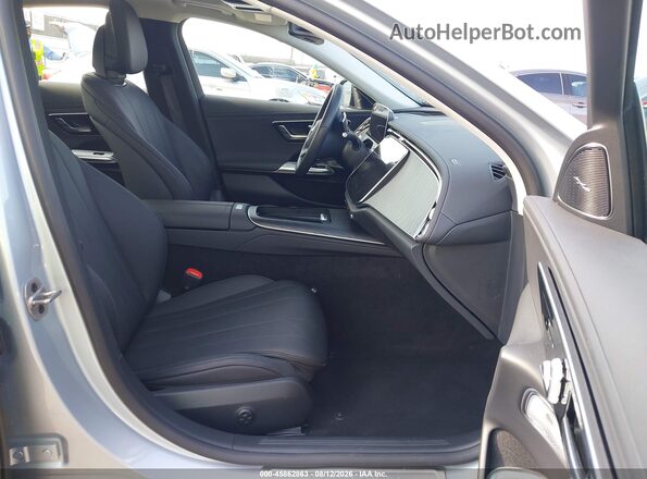 W1KLF4HB6SA112703 2025 MERCEDES-BENZ E-CLASS Silver Widok wnętrza z przodu