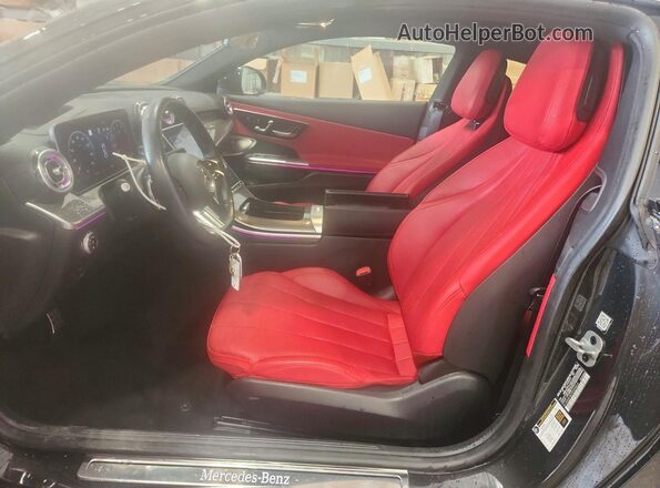 W1KMJ4HB7RF004316 2024 MERCEDES-BENZ CLE Черный Вид салона спереди