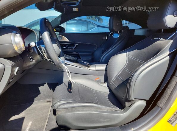 W1KRJ7JB2RF001437 2024 MERCEDES-BENZ AMG Желтый Вид салона спереди