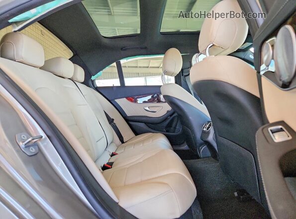 W1KWF8DB1MR604134 2021 MERCEDES-BENZ C Серебряный Вид задних сидений