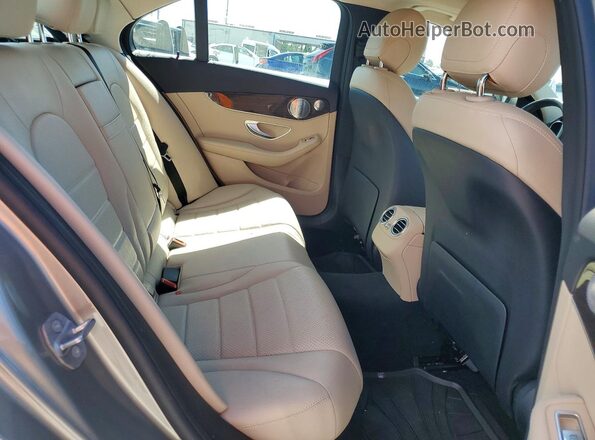 W1KWF8DB4MR649715 2021 MERCEDES-BENZ C Gray Widok tylnych siedzeń