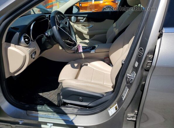 W1KWF8DB4MR649715 2021 MERCEDES-BENZ C Gray Widok wnętrza z przodu