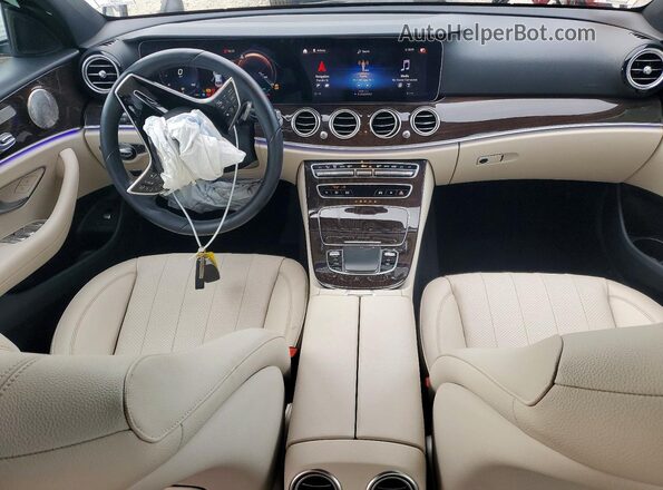 W1KZF5KB6NB052008 2022 MERCEDES-BENZ E Белый Вид панели приборов
