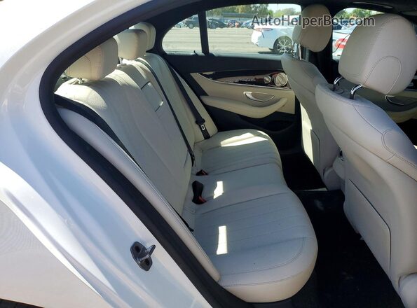 W1KZF8DB4NB012587 2022 MERCEDES-BENZ E White Widok tylnych siedzeń