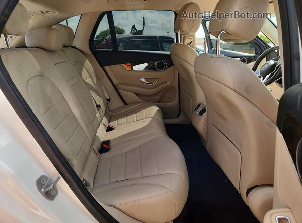 W1N0G8DB2LF843570 2020 MERCEDES-BENZ GLC-CLASS White Widok wnętrza z tyłu