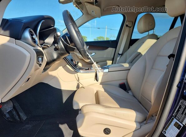 W1N0G8DB4LF841853 2020 MERCEDES-BENZ GLC-CLASS Blue Вид салону спереду