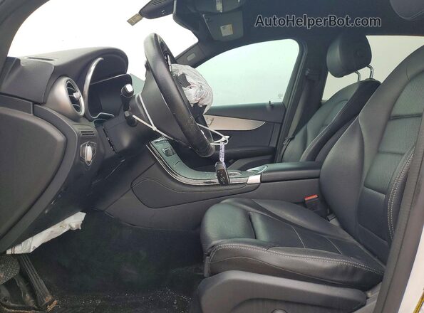 W1N0G8DB5LF793523 2020 MERCEDES-BENZ GLC-CLASS White Вид салону спереду