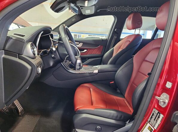 W1N0G8EB1LF822076 2020 MERCEDES-BENZ GLC-CLASS Бордовый Вид салона спереди