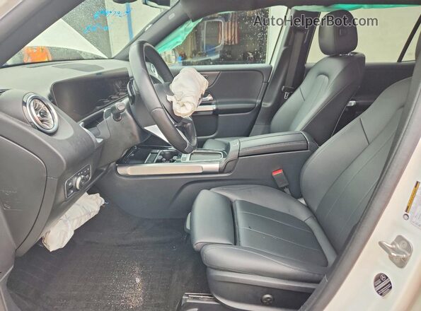 W1N4M4HB1RW360058 2024 MERCEDES-BENZ GLB-CLASS White Front interior view