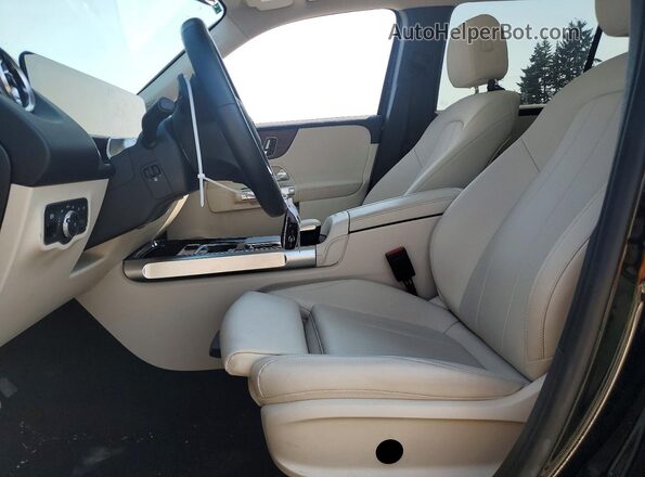 W1N4M4HB3PW308170 2023 MERCEDES-BENZ GLB-CLASS Черный Вид салона спереди