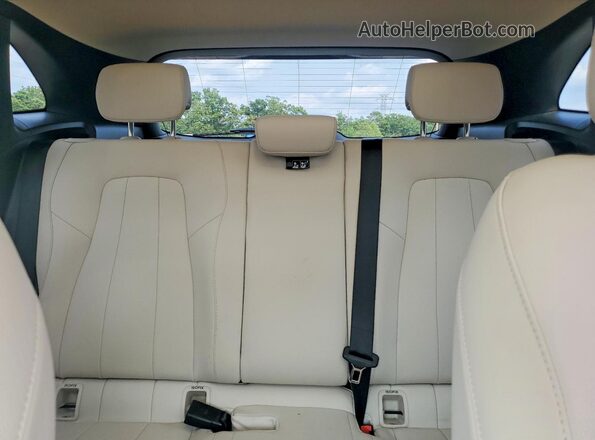 W1N4N4HB2MJ215744 2021 MERCEDES-BENZ GLA Blue Widok tylnych siedzeń