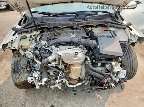 W1N4N4HB3MJ161502 2021 MERCEDES-BENZ GLA White Widok komory silnika