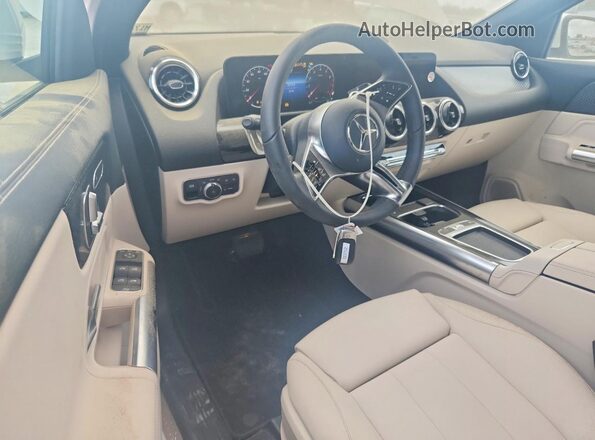 W1N4N4HB3TJ785184 2026 MERCEDES-BENZ GLA Белый Вид панели приборов
