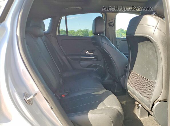W1N4N4HBXMJ307281 2021 MERCEDES-BENZ GLA Silver Widok wnętrza z tyłu