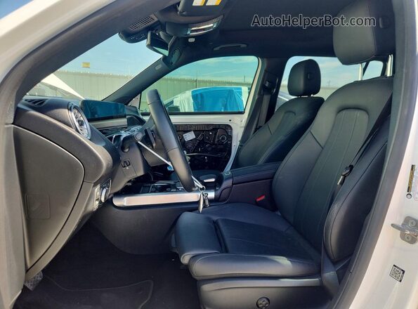 W1N9M0KB4PN070715 2023 MERCEDES-BENZ EQB White Вид салону спереду
