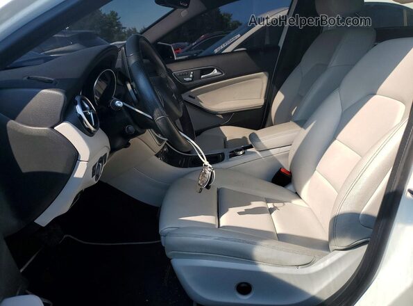 W1NTG4EB1LU040295 2020 MERCEDES-BENZ GLA Белый Вид салона спереди