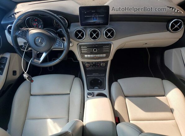 W1NTG4EB1LU040295 2020 MERCEDES-BENZ GLA Белый Вид панели приборов