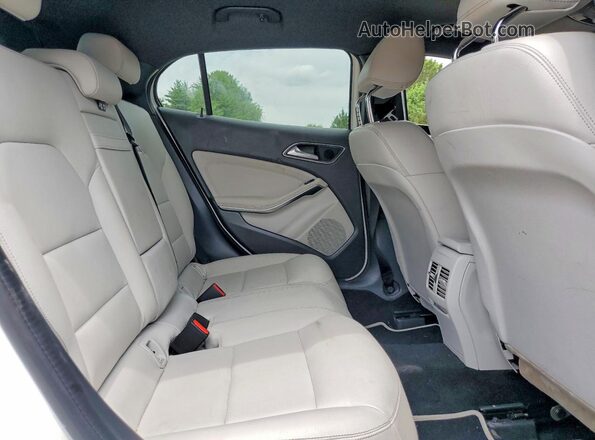 W1NTG4EB1LU040295 2020 MERCEDES-BENZ GLA Белый Вид задних сидений