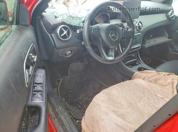 W1NTG4EB3LU030898 2020 MERCEDES-BENZ GLA Red Widok deski rozdzielczej
