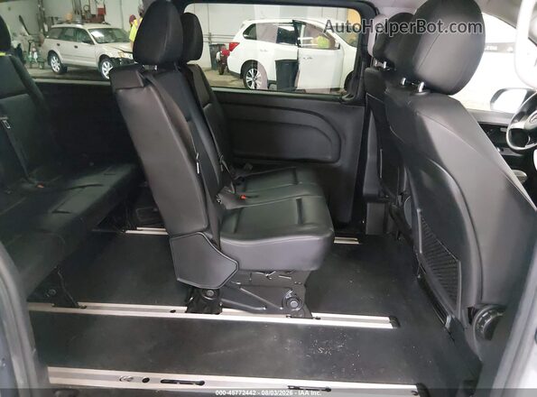 W1WV0FEY8M3943883 2021 MERCEDES-BENZ METRIS Silver Вид наклейки з VIN-кодом