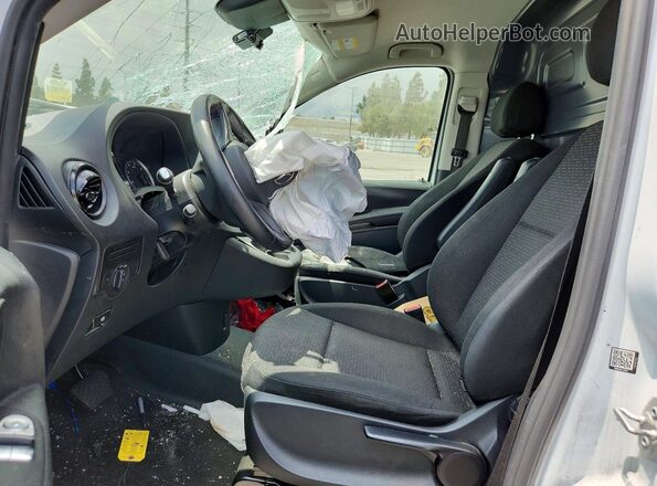 W1YV0BEY0P4359914 2023 MERCEDES-BENZ METRIS White Widok wnętrza z przodu