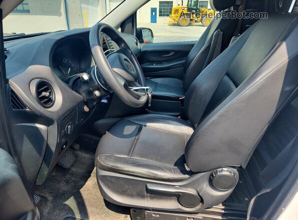 W1YV0CEY4L3728974 2020 MERCEDES-BENZ METRIS White Вид салону спереду