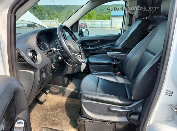 W1YV0CEY5M3911348 2021 MERCEDES-BENZ METRIS Белый Вид салона спереди