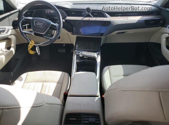 WA12AAGE9MB001410 2021 AUDI E-TRON White Առջևի վահանակի տեսք