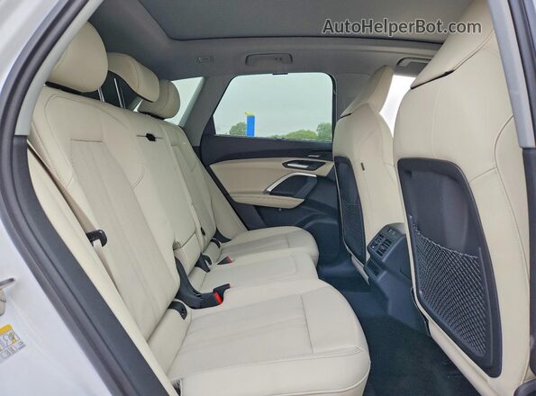 WA12AAGU1S2080835 2025 AUDI Q5 White Widok wnętrza z tyłu
