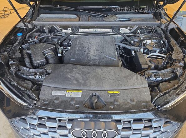 WA12AAGU8S2030708 2025 AUDI Q5 Black Widok komory silnika