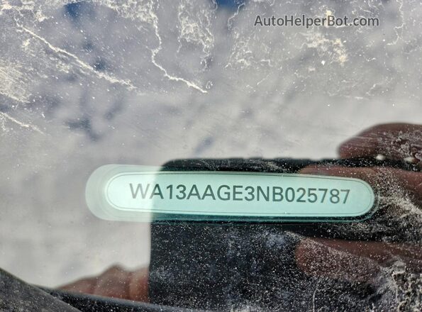 WA13AAGE3NB025787 2022 AUDI E-TRON White Vista del compartimento del motor
