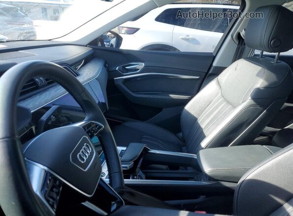 WA13AAGE3NB025787 2022 AUDI E-TRON White Vista interior delantera
