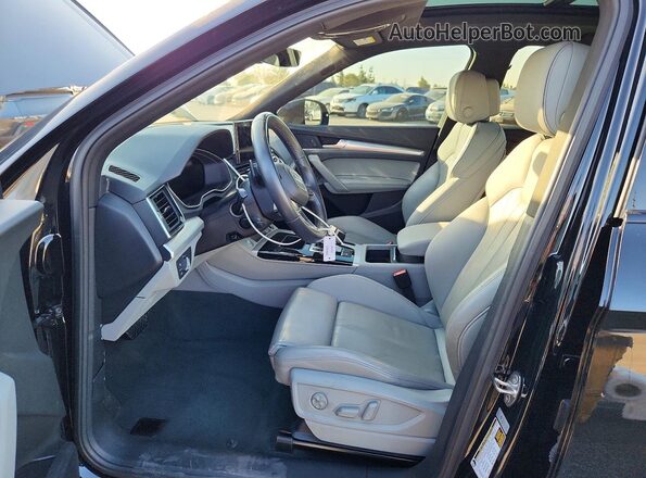 WA15AAFY3N2016866 2022 AUDI Q5 Black Вид салону спереду