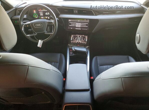 WA15AAGE1RB045535 2024 AUDI Q8 Gray Widok deski rozdzielczej