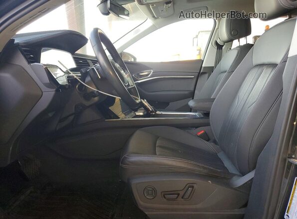 WA15AAGE1RB045535 2024 AUDI Q8 Gray Widok wnętrza z przodu