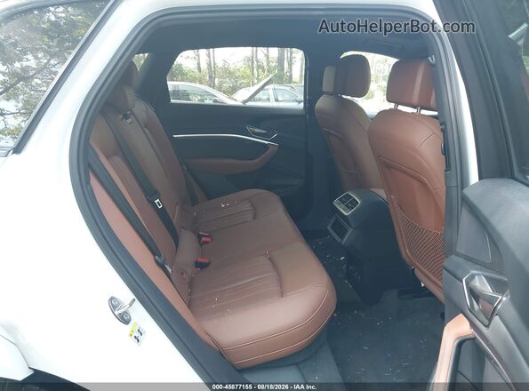 WA15AAGE3RB030681 2024 AUDI Q8 E-TRON White VIN კოდის სტიკერის ხედი