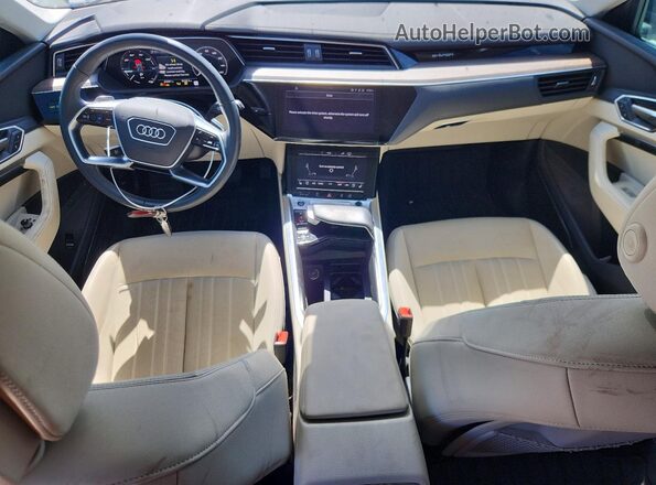 WA15AAGE7RB048567 2024 AUDI Q8 Teal Vista del salpicadero