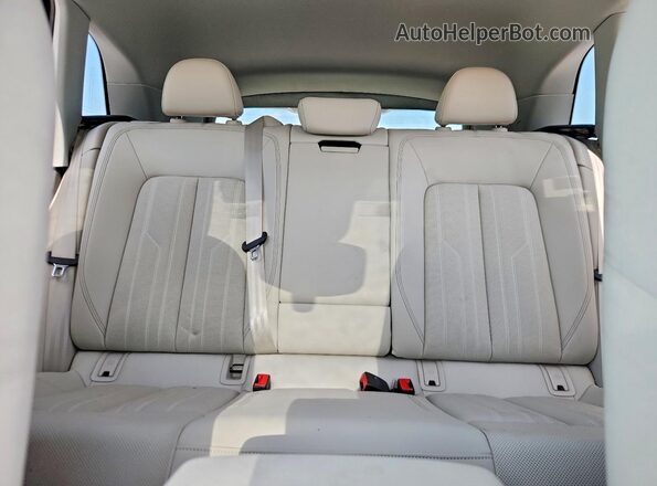 WA15AAGE7RB048567 2024 AUDI Q8 Teal Vista de los asientos traseros