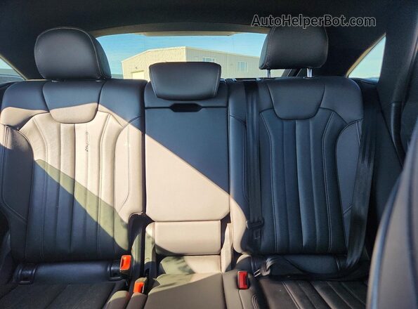 WA16AAFY7N2076251 2022 AUDI Q5 White Vista de los asientos traseros