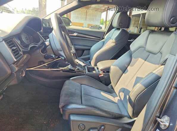 WA1A4AFY1N2034126 2022 AUDI SQ5 Gray Front interior view