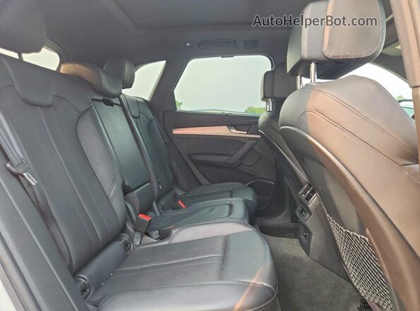 WA1A4AFY6J2028283 2018 AUDI SQ5 White Սալոնի հետևի տեսք